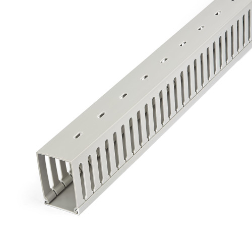 StarTech.com Chemin de Câbles PVC avec Couvercle - 50mm W x 75mm H - Longueur 2m - Slots Parallels 8mm, Goulotte Cache Câble Murale Câble Réseau PVC, max. 20 câbles, Homologué UL - CBMWD5075