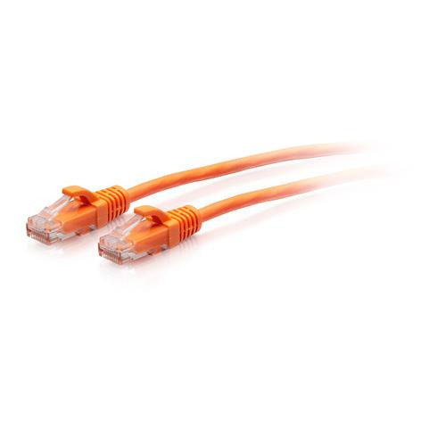C2G Câble de raccordement Ethernet fin Cat6a non blindé (UTP) avec protection anti-accrochage de 7,6 m - Orange - 30180