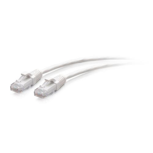 C2G Câble de raccordement Ethernet fin Cat6a non blindé (UTP) avec protection anti-accrochage de 0,9 m - Blanc - 30182