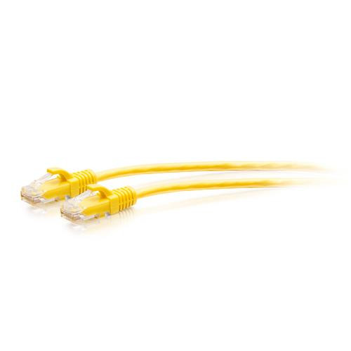 C2G Câble de raccordement Ethernet fin Cat6a non blindé (UTP) avec protection anti-accrochage de 4,5 m - Jaune - 30172