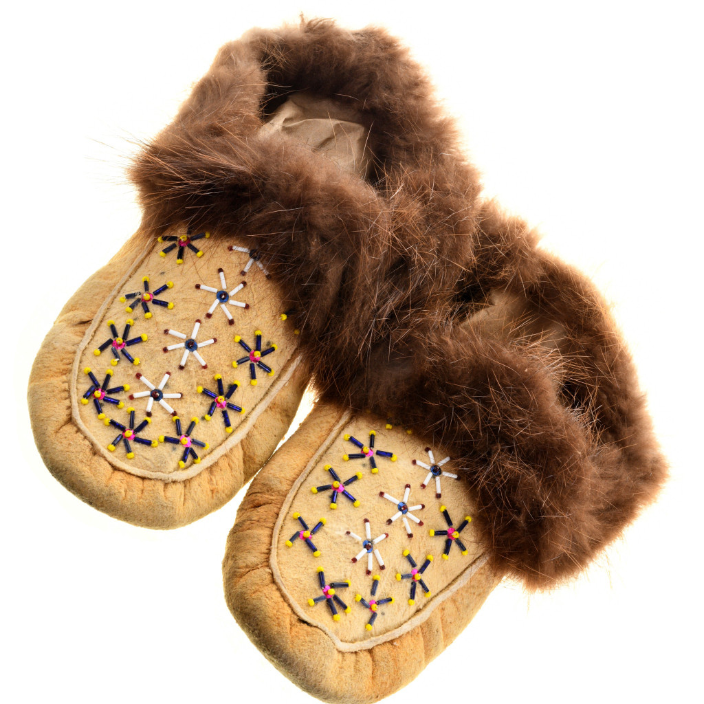 Yukon Indian Vintage Leather Fur Beaded Moccasins 31507