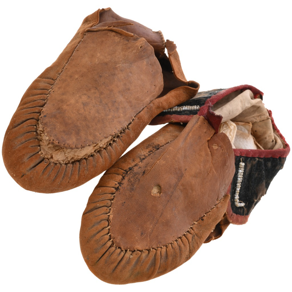 Vintage Hand Beaded Native American Brown Leather Moccasins 47701