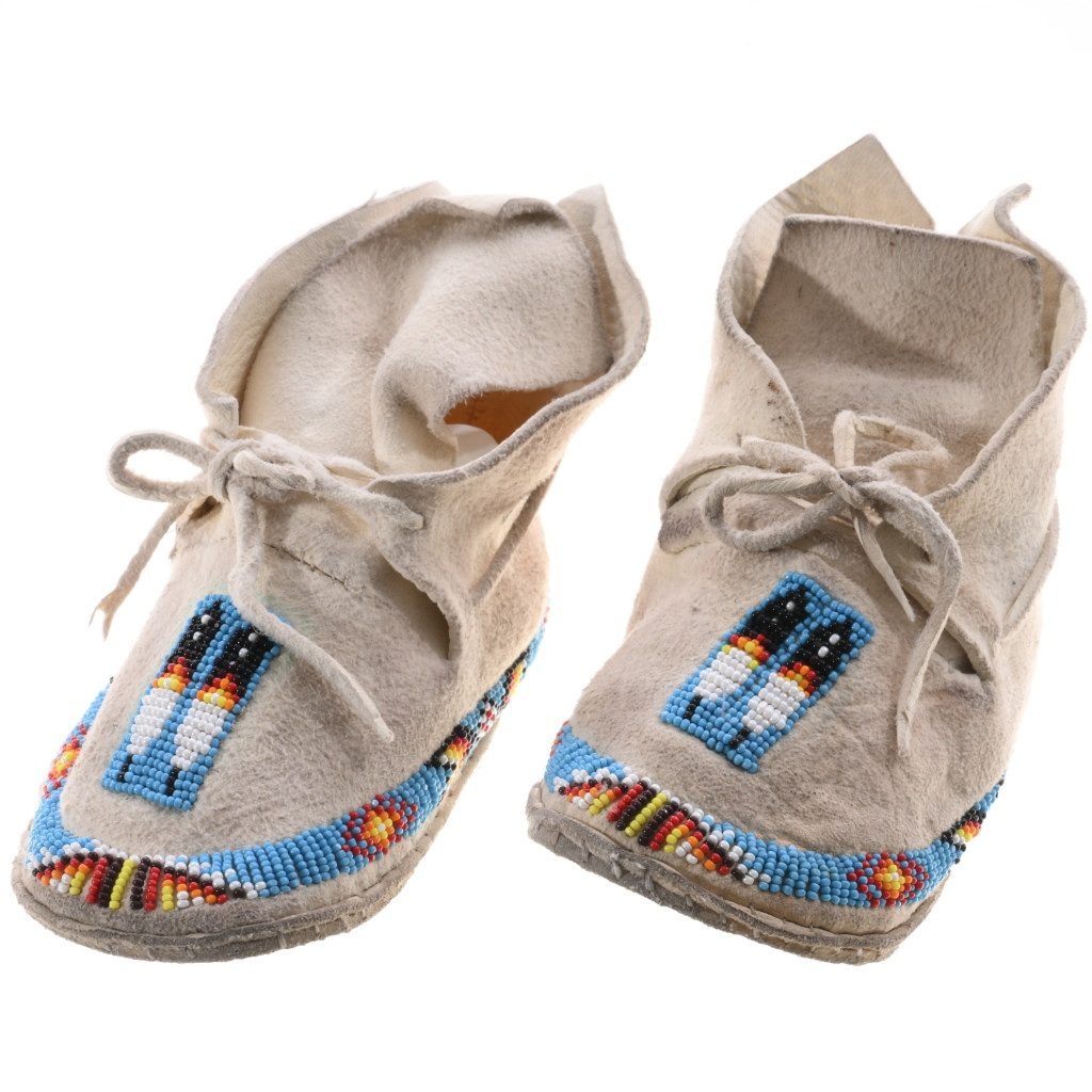 Hand Beaded Vintage Native American Traditional Feather Design