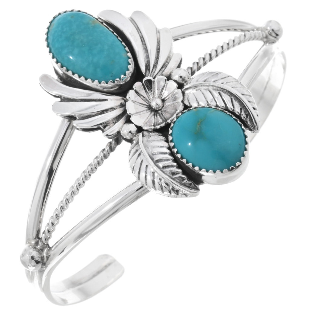 THE BEAUTY OF NAVAJO JEWELRY