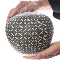 Acoma Tribe Eye Dazzler Seed Pot 48991