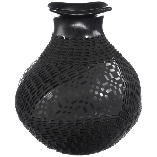 Hand Etched Blackware Mata Ortiz Pottery 48707