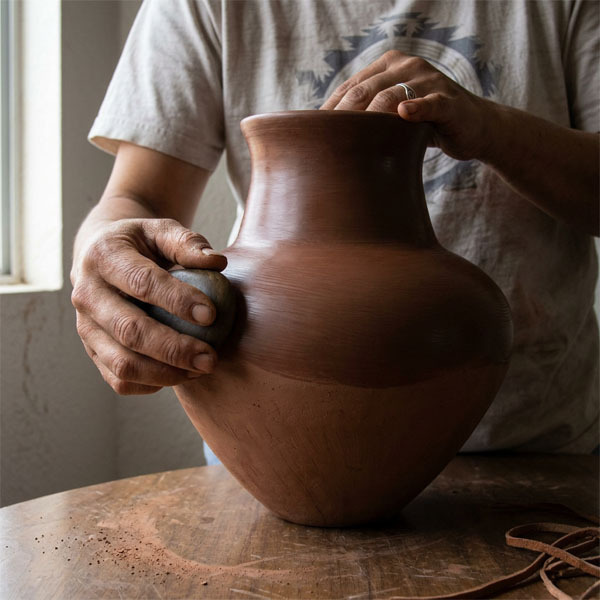Burnishing Pueblo Pottery