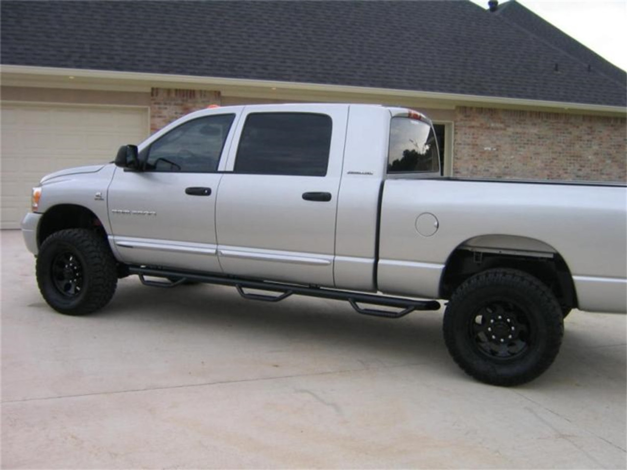 N-Fab Nerf Step 06-09 Dodge Ram 1500/2500/3500 Mega Cab 6.4ft Bed - Gloss  Black - Bed Access - 3in - Down East Offroad