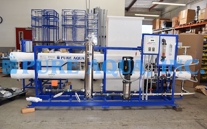 Système de filtration d'eau potable par osmose inverse sous