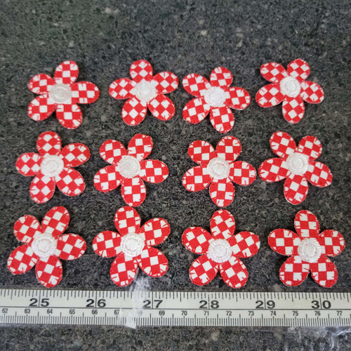 12 x Daisy Red & White 5 Petal Iron On Patch Applique 1 1/2" across
Embroidered - Measures 1 1/2" across