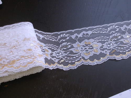 Raschel Lace 4 1/8" (104.7mm) White & Metallic Gold Floral 10 Yards