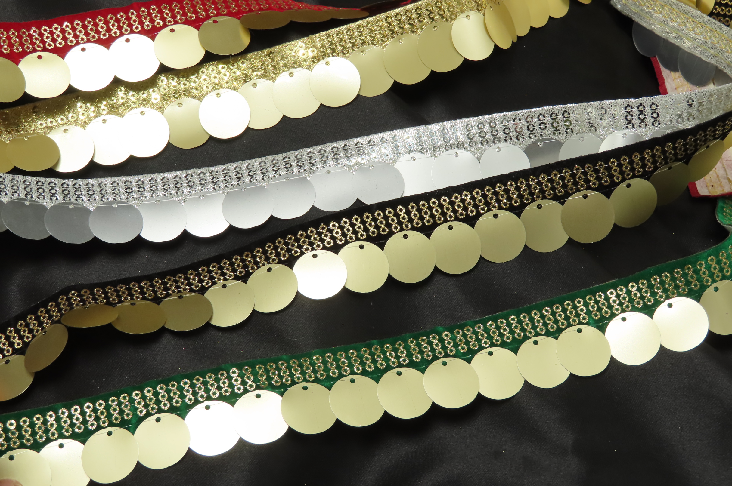 1 1/8 29mm Round Sequin Trim Header 18 Meters 12 colors - Patchwork Panda  Trims