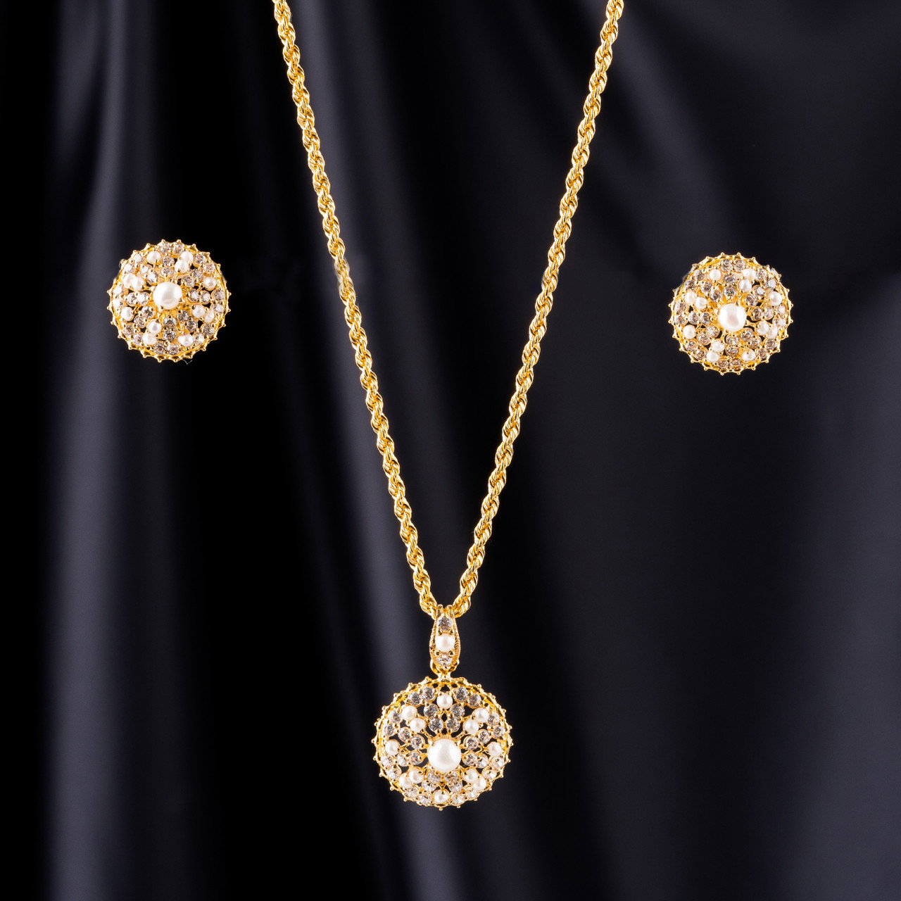 Pakistani gold sales pendant designs