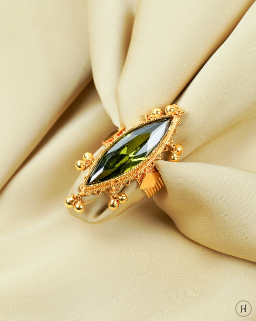 21K Yellow Gold Green Marquise Hangings Ring