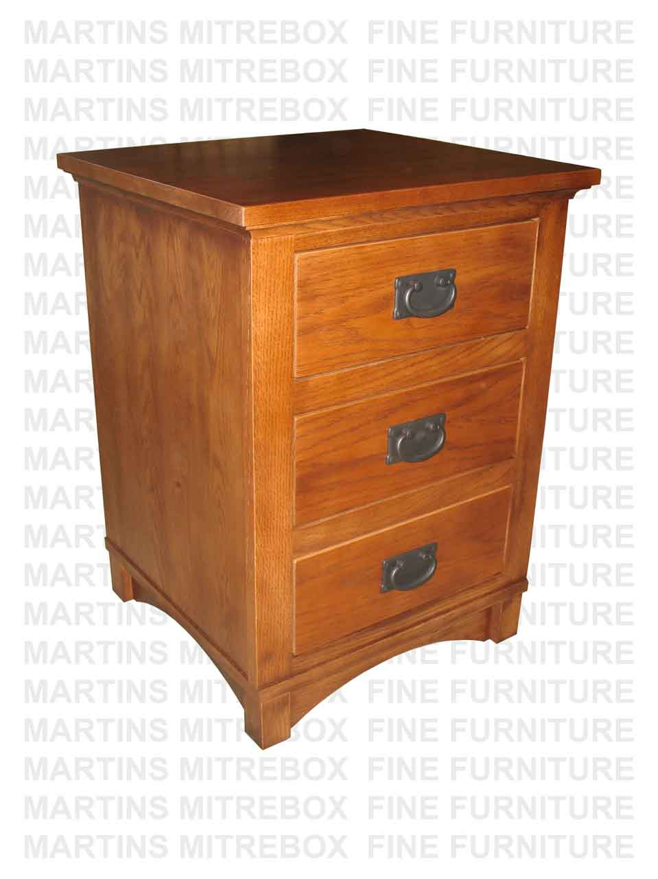 Oak Montana Nightstand 3 Drawers 18''D x 20''W x 28''H