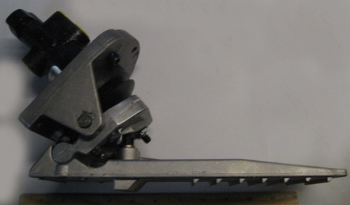 VALVE, BRAKE W/PEDAL-6240989