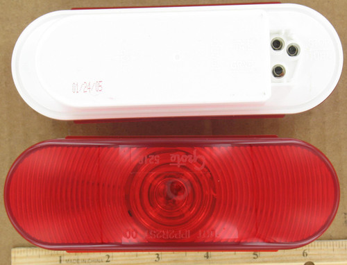 Red Oval Lamp with Female Plug for Aviation Ground Support Equipment
