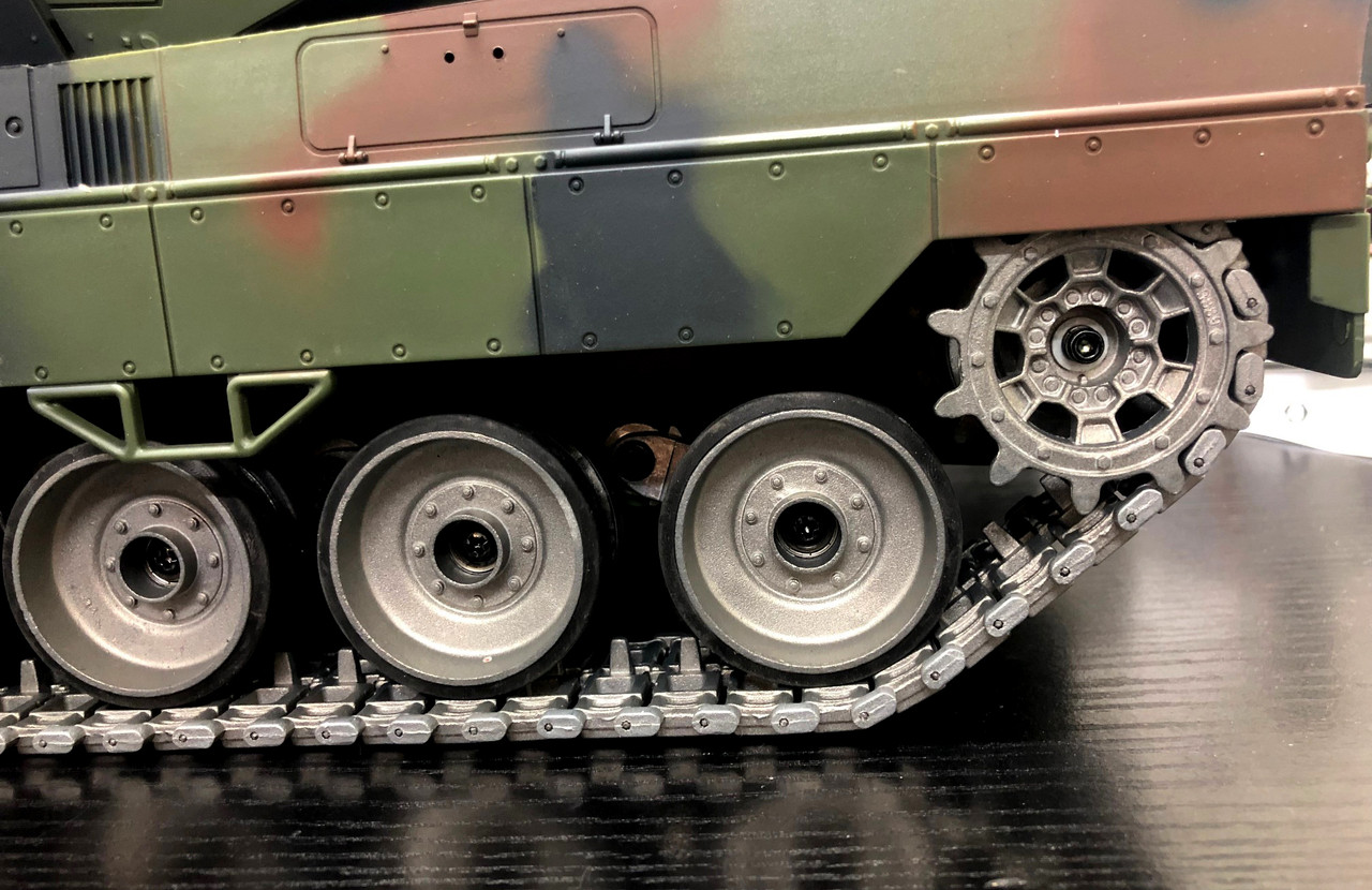 Heng Long 38891UA (Pro) 1/16 German Leopard 2A6 RC Battle Tank (Metal