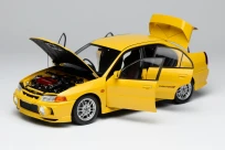 MOTORHELIX 1:18 Mitsubishi Lancer Evolution IV -- Dandelion Yellow