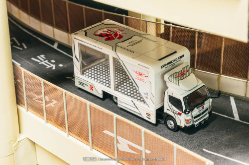 Tarmac Works TRUCK64 1/64 Mitsubishi Fuso Canter Mobile Display Truck EVA Racing