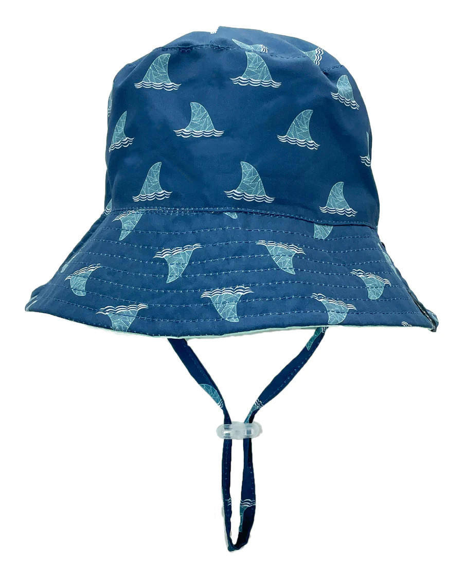 Star Chevron Logo Reversible Bucket Hat in Ocean Retreat/White