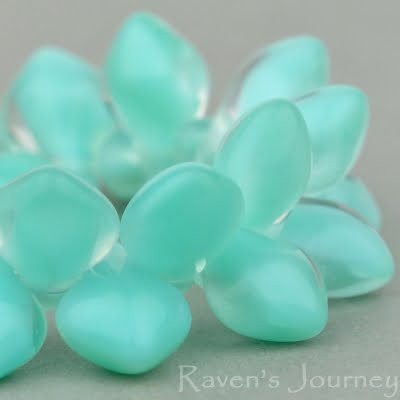 Spades (11x8mm) - Mint Green Clear Opaque Transparent Mix