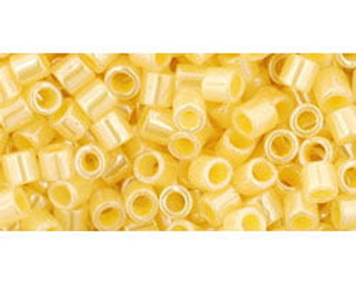 Toho Treasure 8/0 - #0903 Custard Ceylon