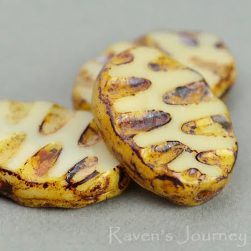 19x9mm River Oval - Ivory Opaque Picasso