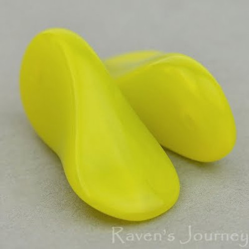 Duck Bills (9x18mm) - Gaspeite Silk