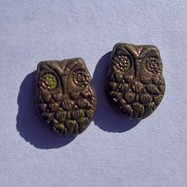 Horned Owl Bead (18x15mm) - Green Opaque Golden Purple Luster