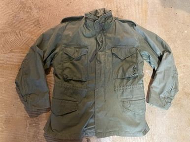 ジャケット・アウター AMERI EMBOSS SHORT ARMY LIKE JACKET JKT1090_-