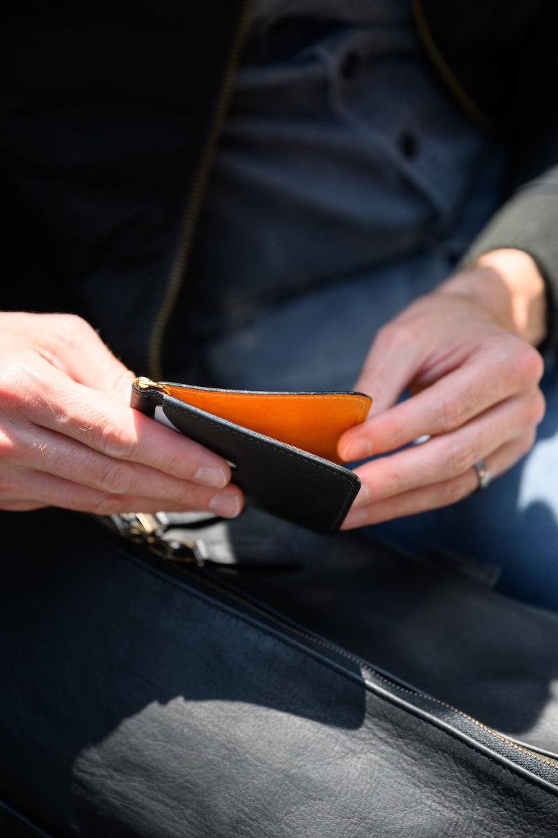 Wallet in Modern Saddle