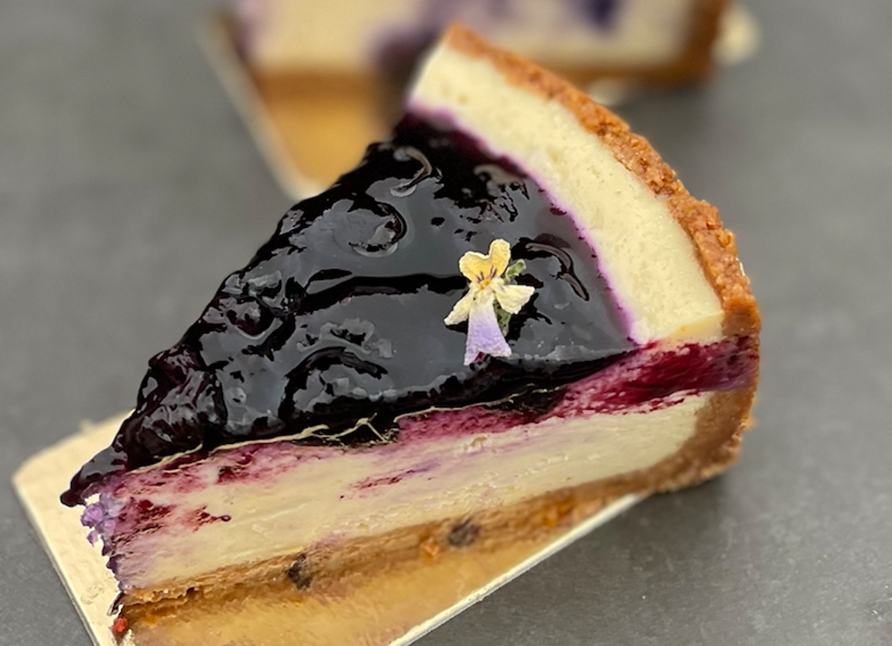 New York Style Cheesecake | bakehoney.com