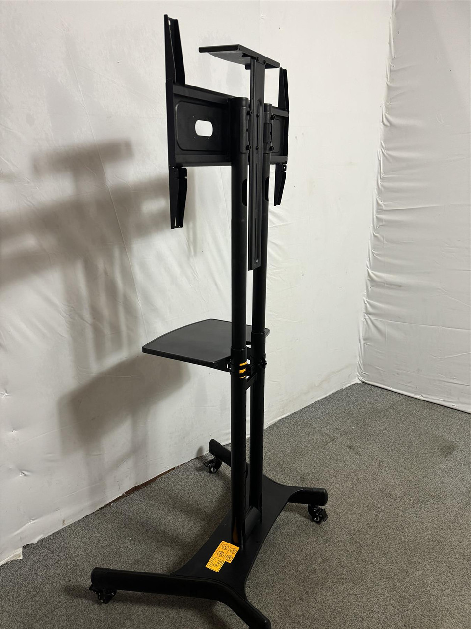 Invision GT1200 ScreenStation Universal Mobile TV Stand (C5B3FF5F8