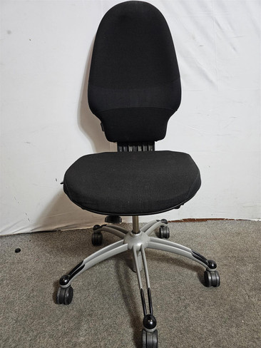 RH Logic Extend 220 Black operator Chair (A50-0F0-7B0)
