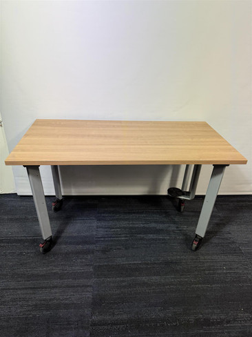 Gresham Oak Table On Wheels (9D8-EE4-17C)