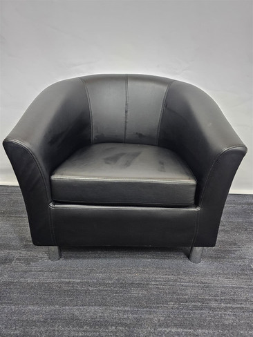 Black Faux Leather Chair (7D1-A19-470) Black Faux Leather Chair (7D1-A19-470)