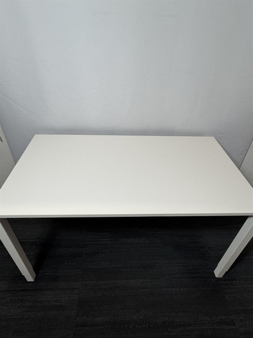 Kinnarps White Single Desk (1400x800) (6D7-938-B09) Kinnarps White Single Desk (1400x800) (6D7-938-B09)
