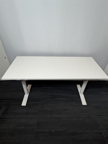 Kinnarps White Table 140X60 (E8C-E61-FDA) Kinnarps White Table 140X60 (E8C-E61-FDA)