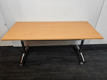 Cherry Oak Flip Top Table (492-973-3A6)