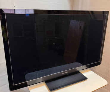 Panasonic Black Tv "42" (096-8FD-FB5)