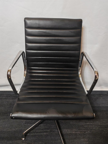 Black And Chrome Swivel Chair (D8C-273-0E8)