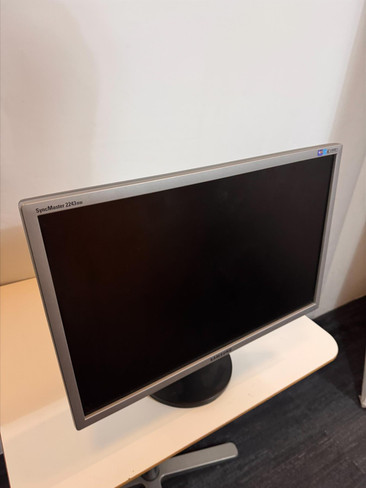Samsung Black And Silver Monitor 22" (48B-30E-3B1)