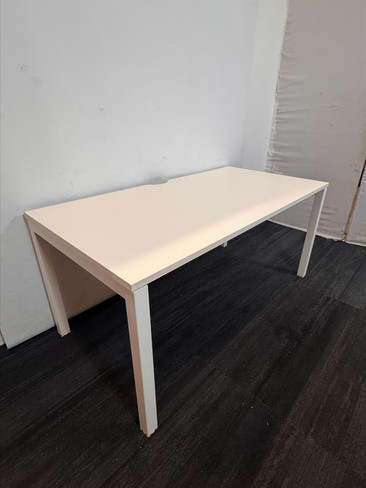 Senator White Single Desk (1600X800) (9C4-47D-1F4)