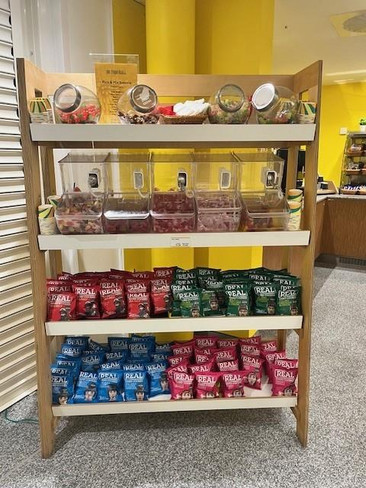 Veneered Plywood Catering Shelves With Cereal Containers (B69-36A-94A)