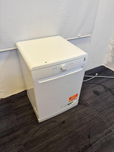 White Indesit Dishwasher (B11-A05-44F)
