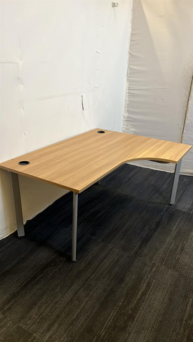 Gresham Oak Corner Desk (9EB-AA2-71F)