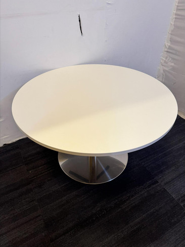 White Round Table (23F-74A-AC7)