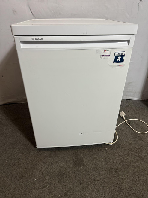 White Bosch Medium Sized Fridge (6D1-46A-FAF)