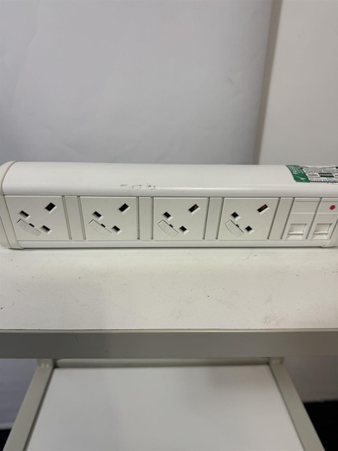 CMD White Desk Top Power Unit (BE2-817-E78)